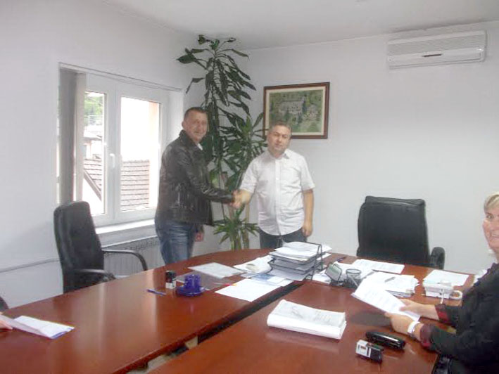 Nastavlja se asfaltiranje puta ka Tarčinu